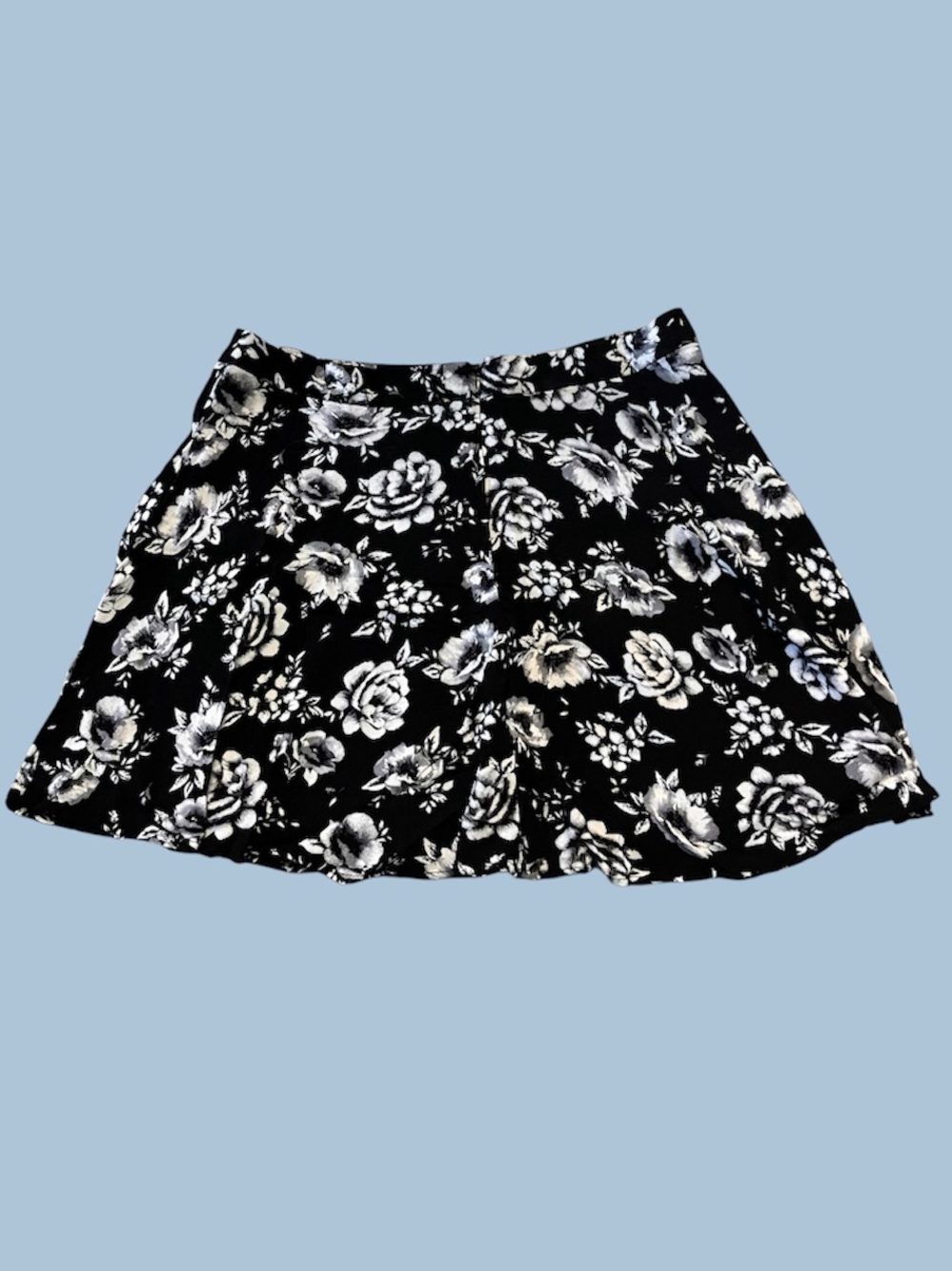Forever 21 Black White Rose Floral Skater/Mini Skirt Large L - Picture 2 of 10